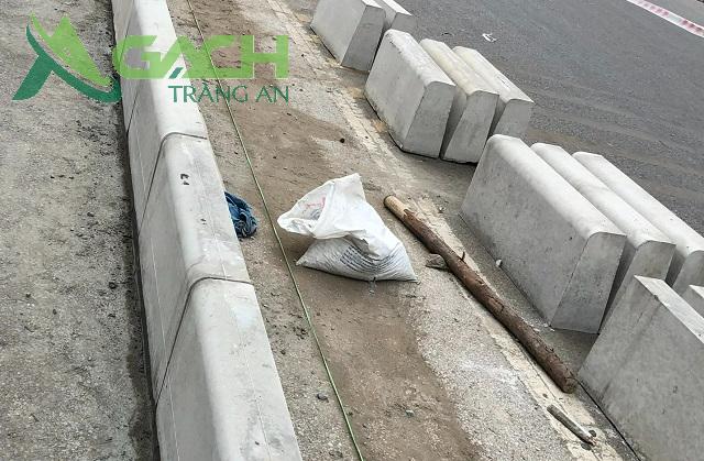Bó vỉa hè bê tông giả đá